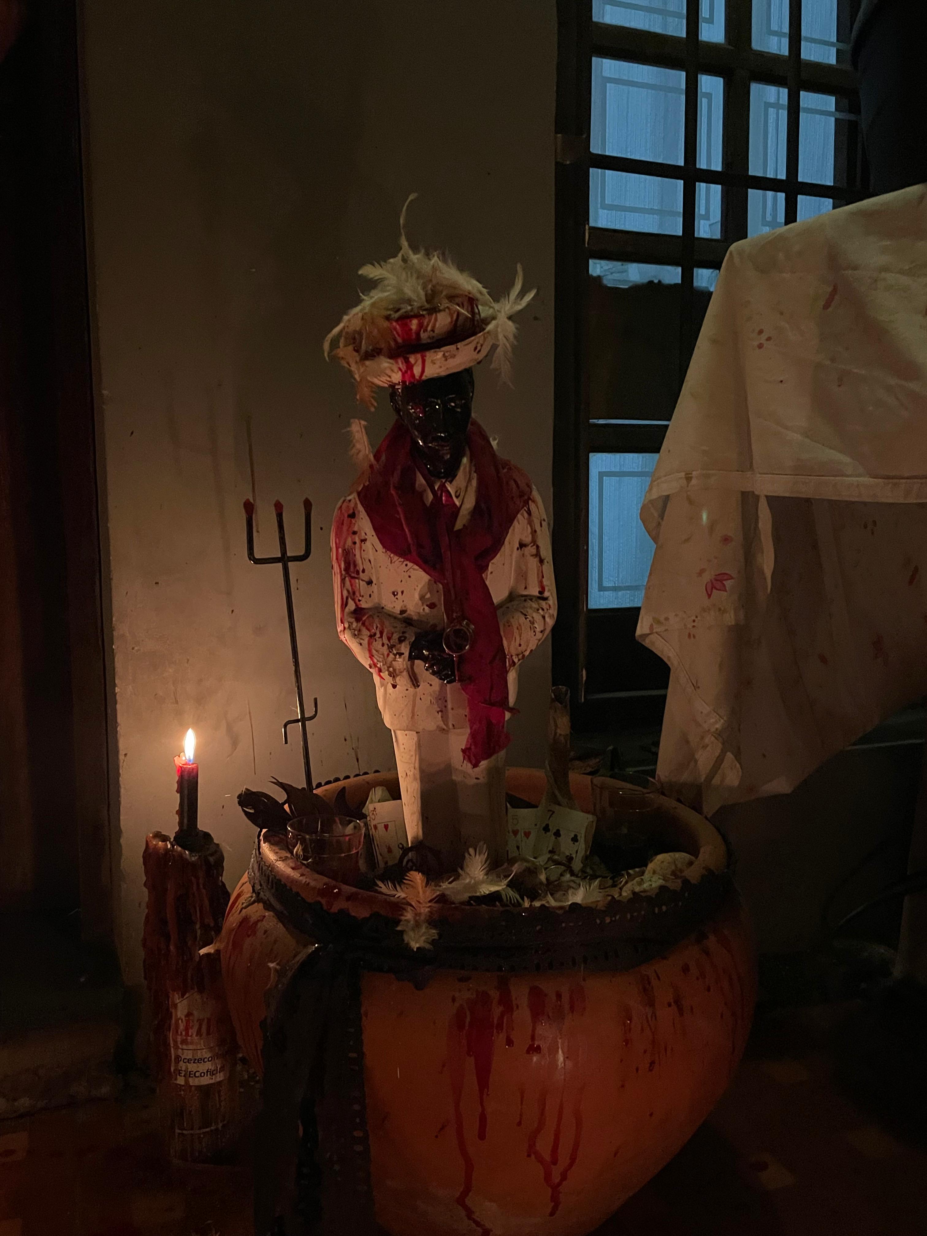 Assentamento espiritual com ferramentas de ferro